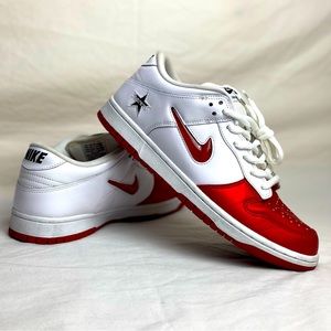 Nike SB Supreme Jewel Dunks